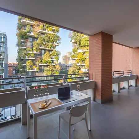 Modern Oasis Opposite Bosco Verticale Lejlighed *