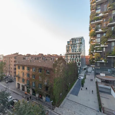 Modern Oasis Opposite Bosco Verticale Apartment Mailand
