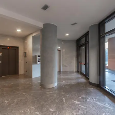 Modern Oasis Opposite Bosco Verticale Apartament