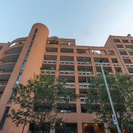 Modern Oasis Opposite Bosco Verticale Mediolan