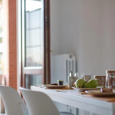 Modern Oasis Opposite Bosco Verticale Apartament Mediolan